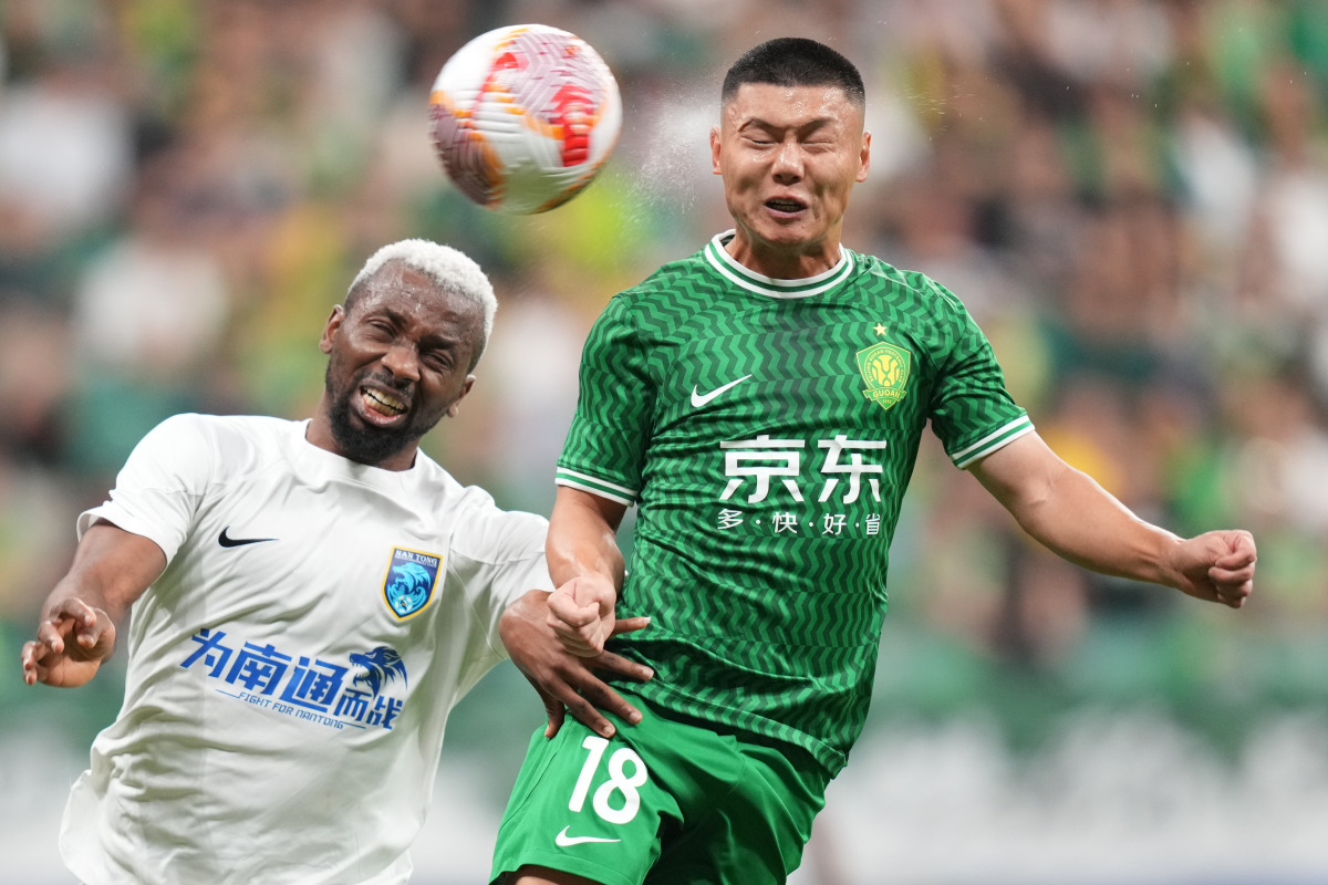 北马其顿新总统达夫科娃宣誓就职-yiowqvnjfggsk3lpr-　　李七英一边开车一边给我算账：如果不让种花生，耕地承包的单价要下滑300元/亩左右，林地更几乎没人会承包了，农民们每年要少600~700元/亩的收益。尤其今年的“花生禁令”下来得比较晚，很多村民租赁土地的合约早在春节前就已经签订了。“现在很多吉林客商追着村民要钱，但各家有各家的开销，钱早花掉了，哪有钱退？”