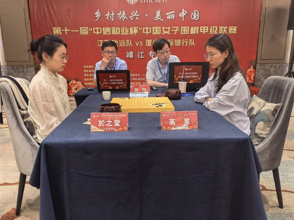 拜登：若儿子亨特被判有罪 不会动用总统权力赦免他　　“在制度不完备、权力高度集中等现实背景下，足球领域中越是能够影响球队成绩的重要环节就越存在腐败的可能。”施鹏鹏说，从联赛管理环节看，足协履行组织职能和监管职能，管办不分导致权力难以制约和监督，监督者难以成为合格的腐败问题守门员。执行权和监督权合一导致足协干部通过职权违规干预裁判判罚、赛事安排等乱象频发，“靠体吃体”则被业内公认为习以为常。同时，权力的过度集中也使得足协成为围猎的重点对象。